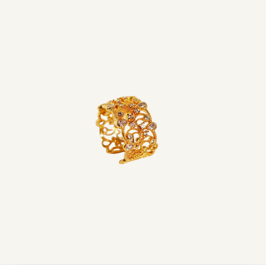 Zircons Intricate Gold Ring