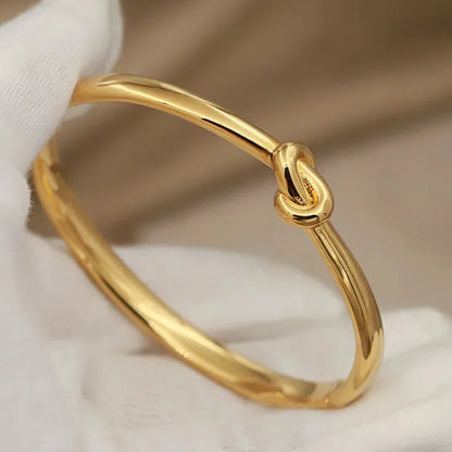Knot Gold Bangle