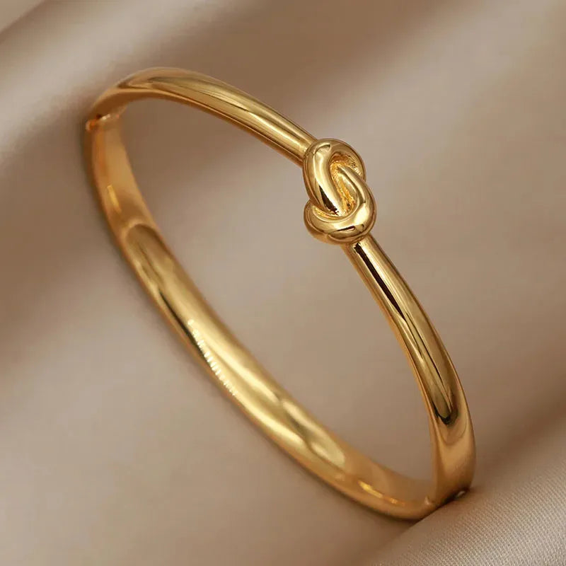 Knot Gold Bangle